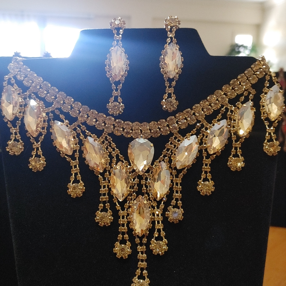 Crystal Drop Rhinestone Necklace Set - Picture 2 of 9